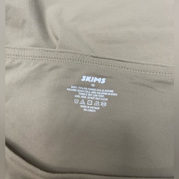 🌱SKIMS Skirt - Picture 6 of 6